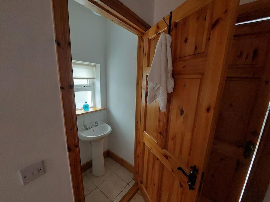 Bruff 3 Bed Semi-Detached House In A Quite Estateヴィラ エクステリア 写真